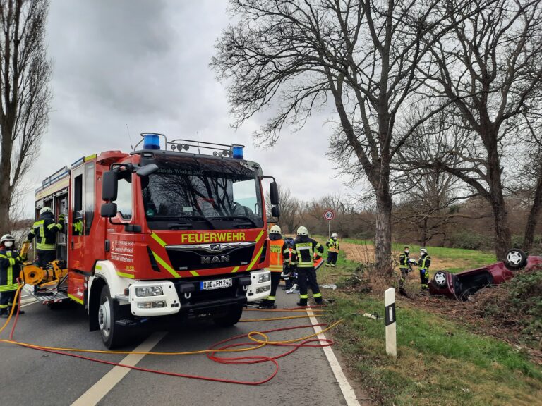 18.02.2022 – Verkehrsunfall mit eingeklemmter Person auf B42 Höhe Oestrich