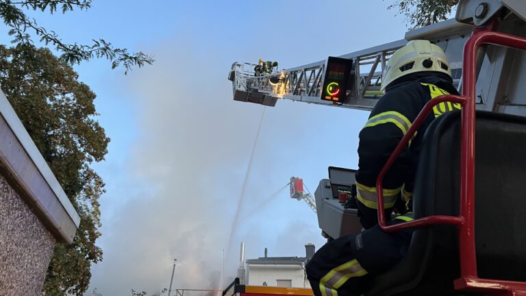 44/2023 DLK Gebäudevollbrand